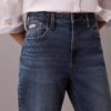 Jeans de cintura alta e corte reto Jeans de cintura alta e corte reto