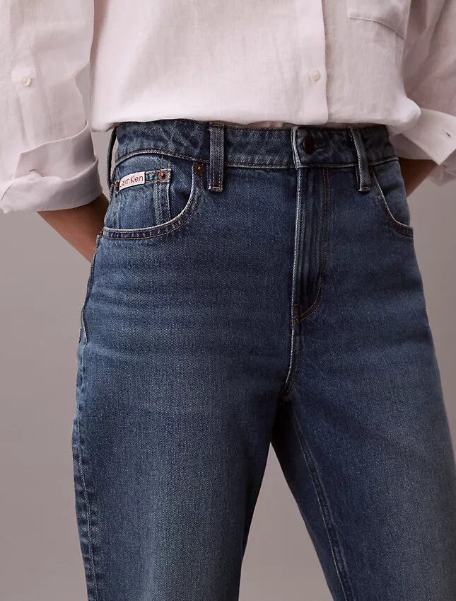 Jeans de cintura alta e corte reto Jeans de cintura alta e corte reto