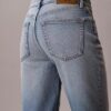 Jeans de cintura alta e corte reto