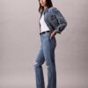 Jeans de cintura alta e corte reto
