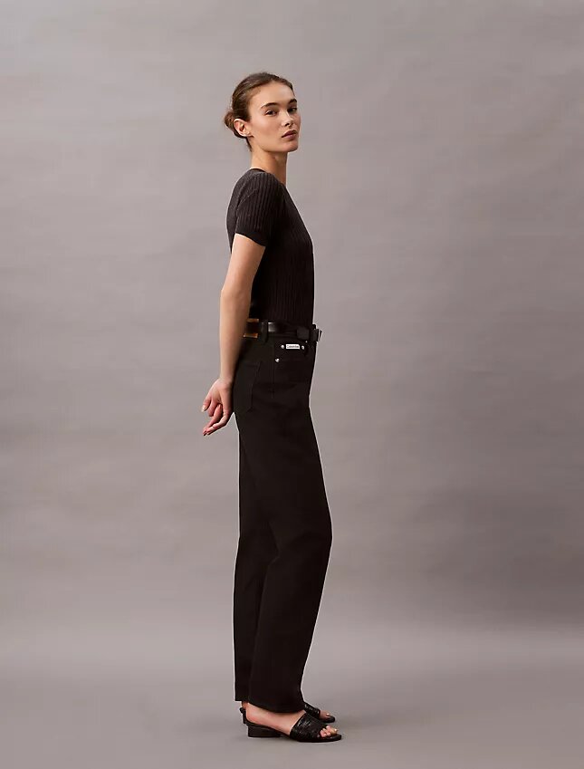 Jeans de cintura alta e corte reto Jeans de cintura alta e corte reto