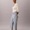 Jeans de cintura alta e corte reto