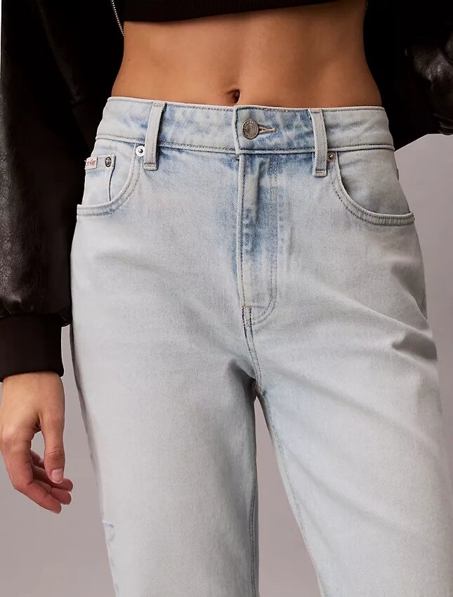 Jeans de cintura alta e corte reto Jeans de cintura alta e corte reto