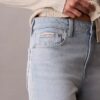 Jeans de cintura alta e corte reto Jeans de cintura alta e corte reto