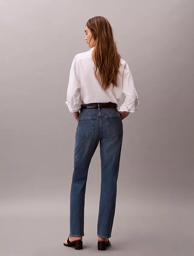 Jeans de cintura alta e corte reto Jeans de cintura alta e corte reto