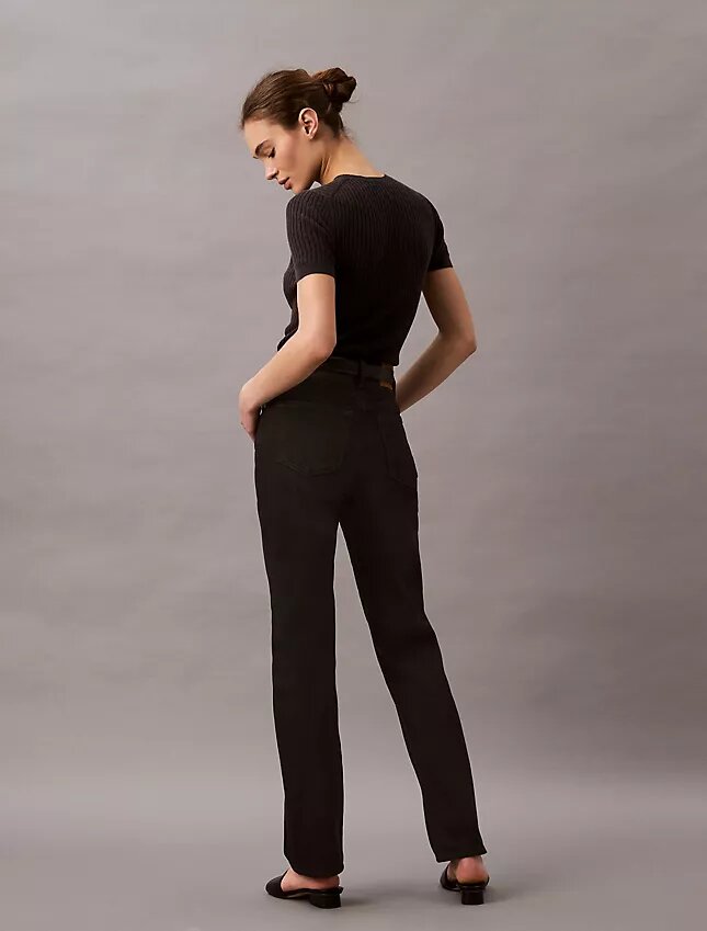 Jeans de cintura alta e corte reto Jeans de cintura alta e corte reto