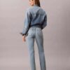 Jeans de cintura alta e corte reto