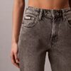 Jeans de cintura alta e corte reto Jeans de cintura alta e corte reto