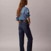 Jeans de cintura alta e corte reto
