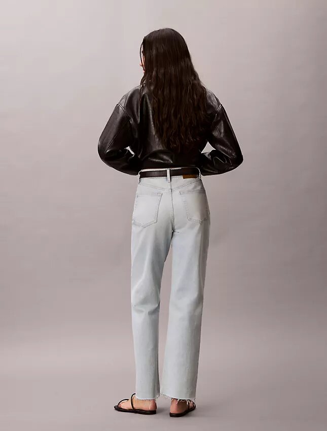 Jeans de cintura alta e corte reto Jeans de cintura alta e corte reto