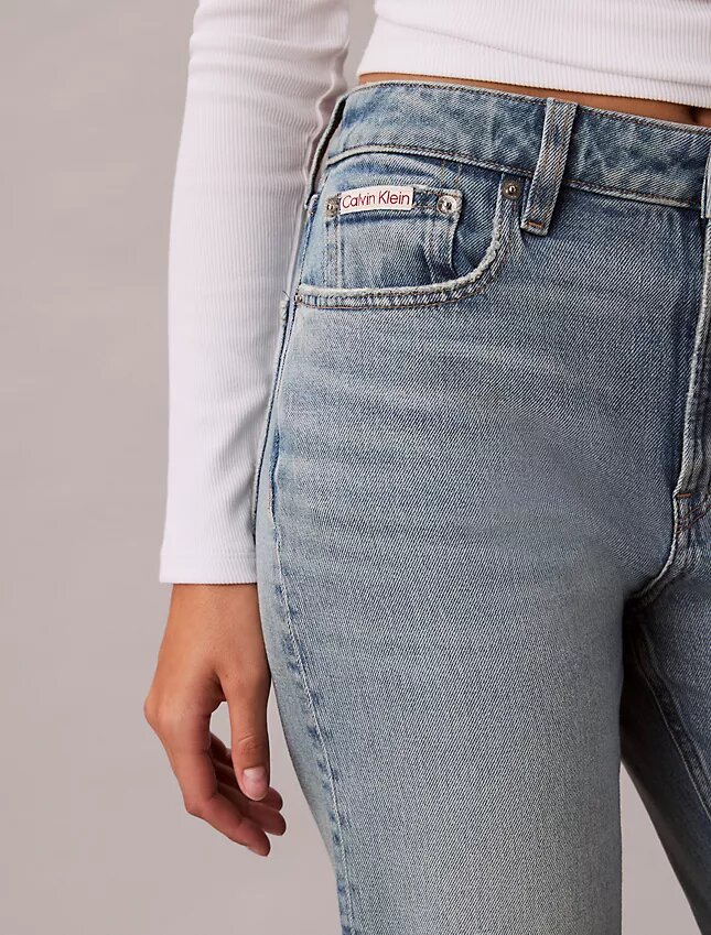 Jeans de cintura alta e corte reto Jeans de cintura alta e corte reto
