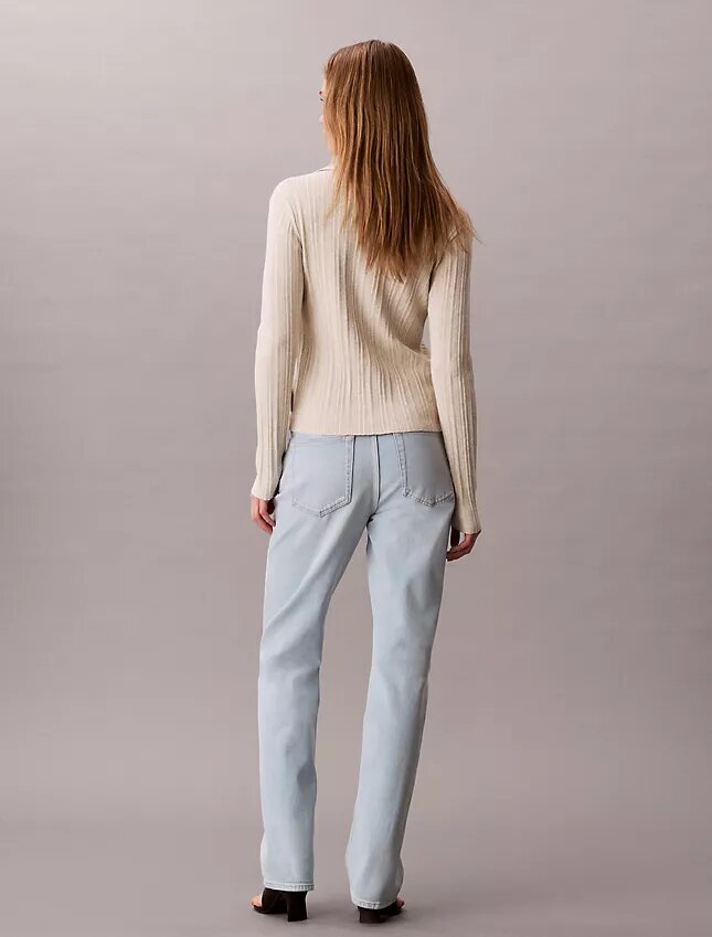 Jeans de cintura alta e corte reto Jeans de cintura alta e corte reto