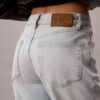 Jeans de cintura alta e corte reto Jeans de cintura alta e corte reto