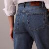 Jeans de cintura alta e corte reto Jeans de cintura alta e corte reto
