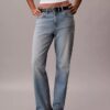 Jeans de cintura alta e corte reto