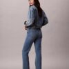 Jeans de cintura alta e corte reto