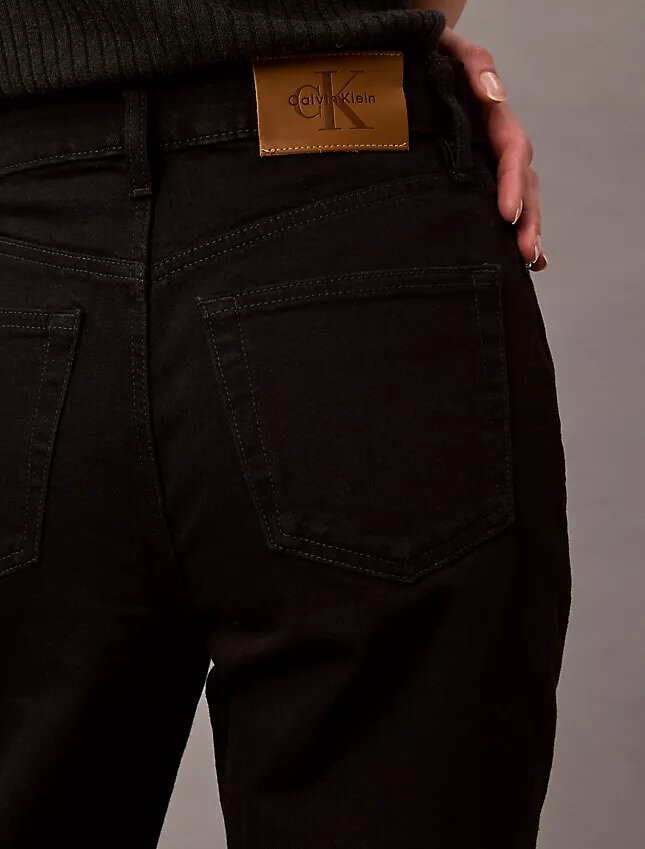Jeans de cintura alta e corte reto Jeans de cintura alta e corte reto
