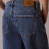 Jeans de cintura alta e corte reto