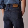 Jeans de cintura alta e corte reto
