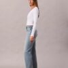 Jeans de cintura alta e corte reto Jeans de cintura alta e corte reto