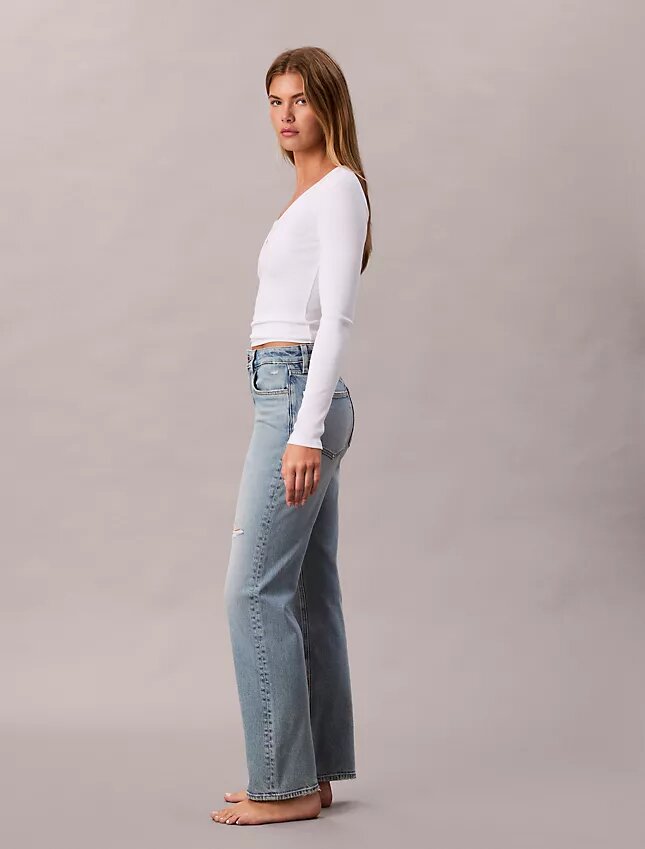 Jeans de cintura alta e corte reto Jeans de cintura alta e corte reto