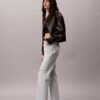 Jeans de cintura alta e corte reto Jeans de cintura alta e corte reto