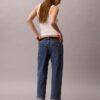 Jeans de cintura alta e corte reto