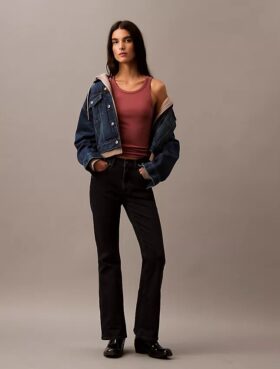 Jeans de cintura média e corte largo