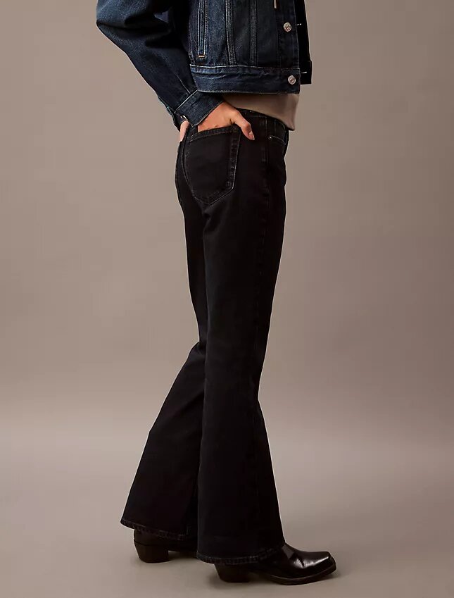 Jeans de cintura média e corte largo Jeans de cintura média e corte largo