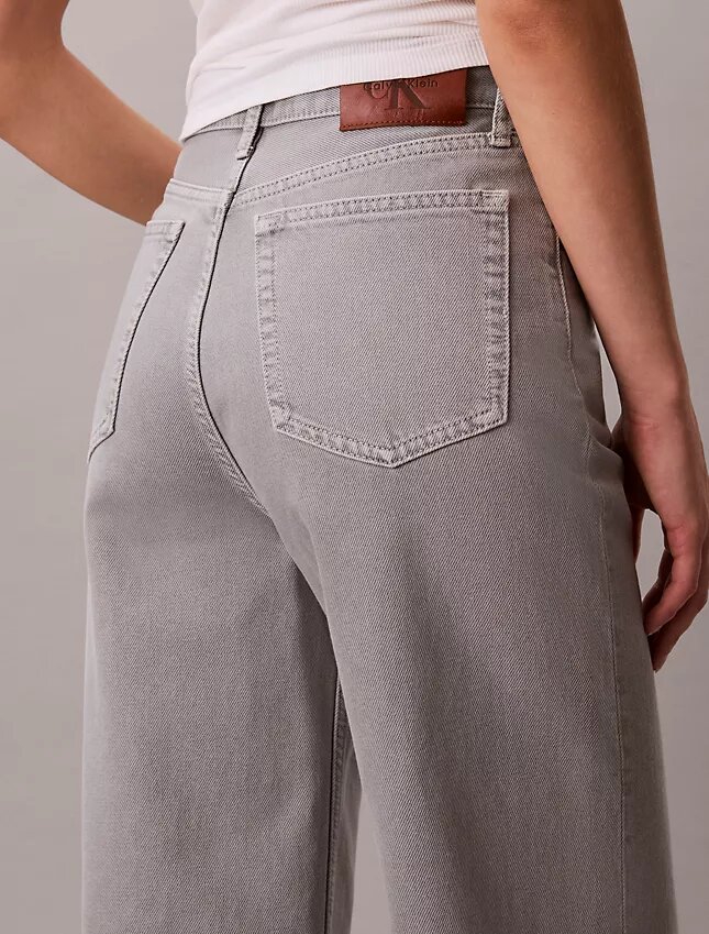 Jeans de cintura superalta e perna larga Jeans de cintura superalta e perna larga