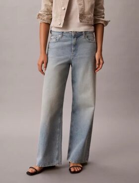 Jeans de ganga largos de cintura baixa com logótipo