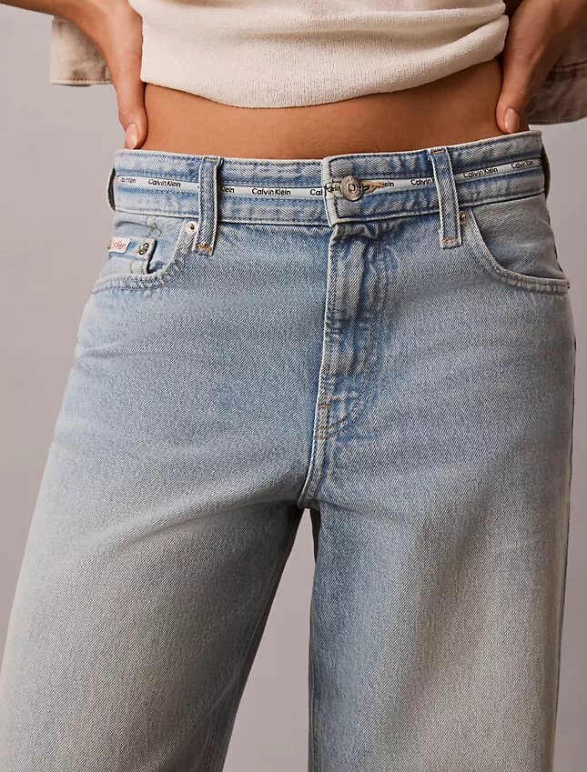Jeans de ganga largos de cintura baixa com logótipo Jeans de ganga largos de cintura baixa com logótipo