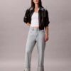 Jeans largos com bainha larga