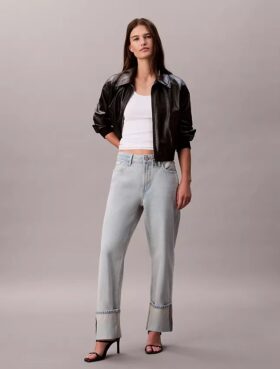 Jeans largos com bainha larga