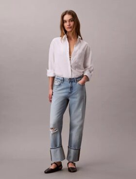Jeans largos com bainha larga