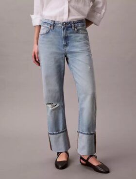 Jeans largos com bainha larga