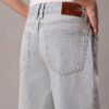 Jeans largos com bainha larga
