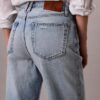 Jeans largos com bainha larga