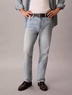 Jeans leves de corte reto padrão