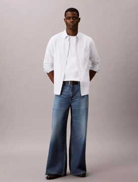 Jeans leves e extremamente largos