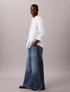 Jeans leves e extremamente largos