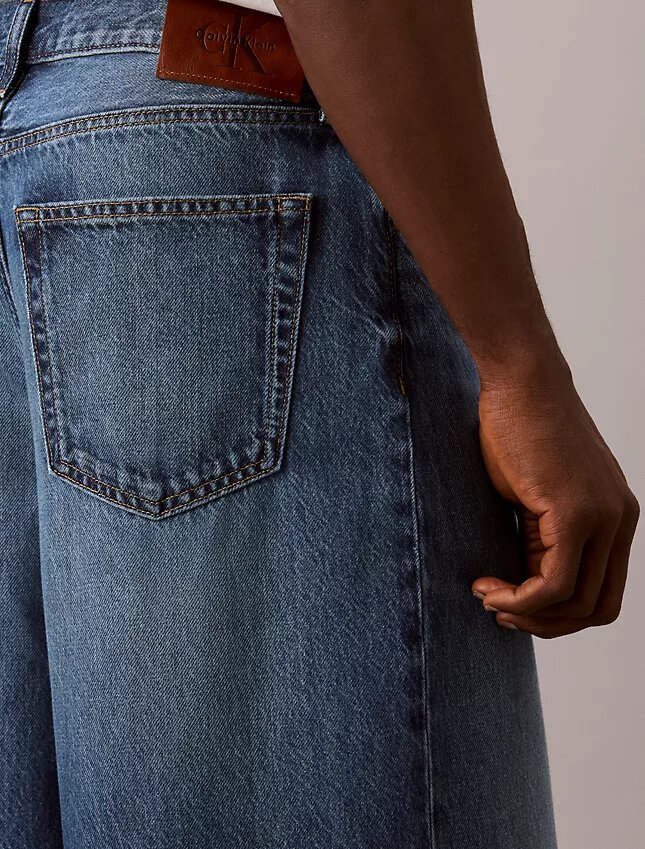 Jeans leves e extremamente largos Jeans leves e extremamente largos