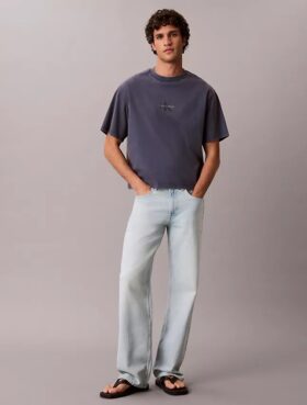 Jeans retos e leves dos anos 90
