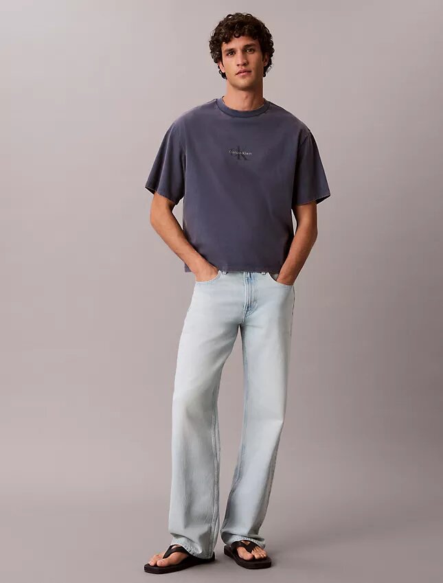 Jeans retos e leves dos anos 90 Jeans retos e leves dos anos 90