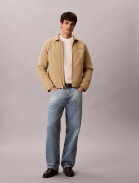 Jeans retos e leves dos anos 90