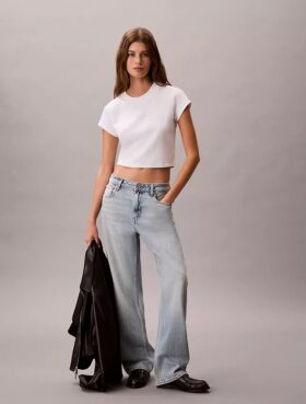Jeans retos e leves dos anos 90