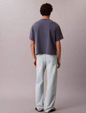 Jeans retos e leves dos anos 90