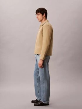 Jeans retos e leves dos anos 90