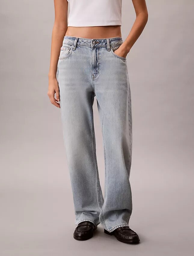 Jeans retos e leves dos anos 90 Jeans retos e leves dos anos 90
