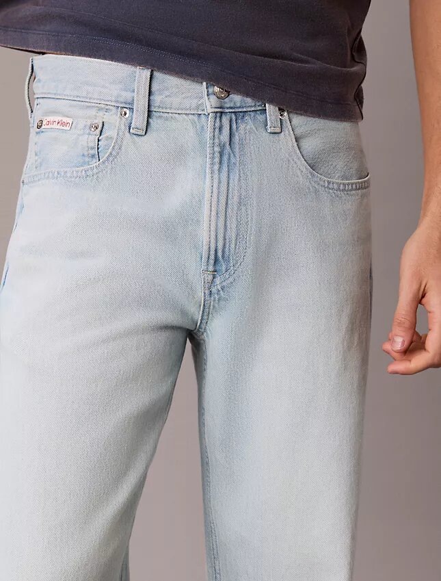Jeans retos e leves dos anos 90 Jeans retos e leves dos anos 90